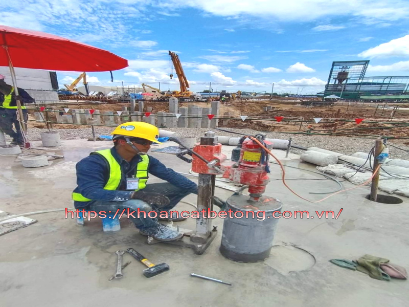 Khoan rút lõi bê tông quận 4 giá rẻ